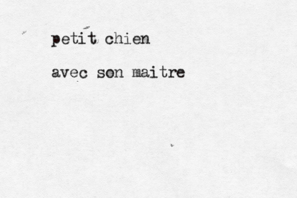 petit chien avec son maî itre ^