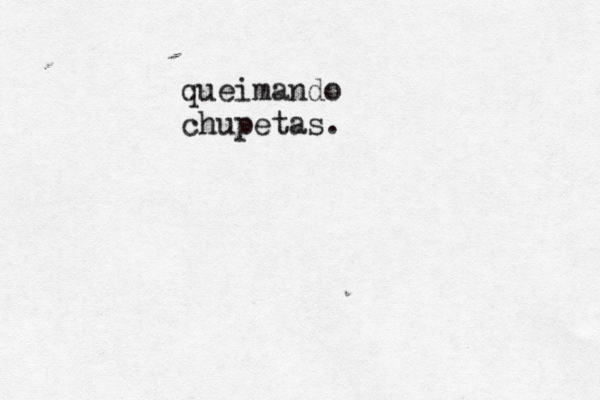 queimando chupetas.