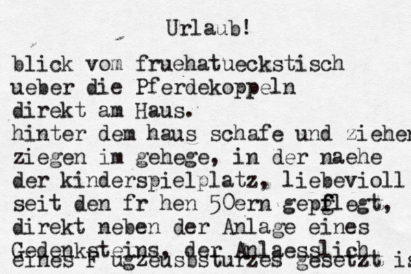 Urlaub! blick vom fruehatueckstisch ueber die Pferdekoppeln direkt am Haus. hinter dem haus schafe und ziehen ziegen im gehege, in der naehe der kinderspielplatz, liebevioll seit den frühen 50ern gepg f f flegt, direkt neben der Anlage eines Gedenksteins, der Anlaesslich eines Föugzeusbsturzes gesetzt ist 