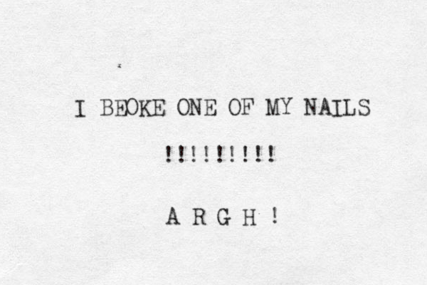 I BEOKE ONE OF MY NAILS !!!!!!!!! A R G H ! 