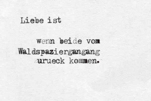 Liebe ist wenn beide vom Waldspaziergangang zurueck kommen.