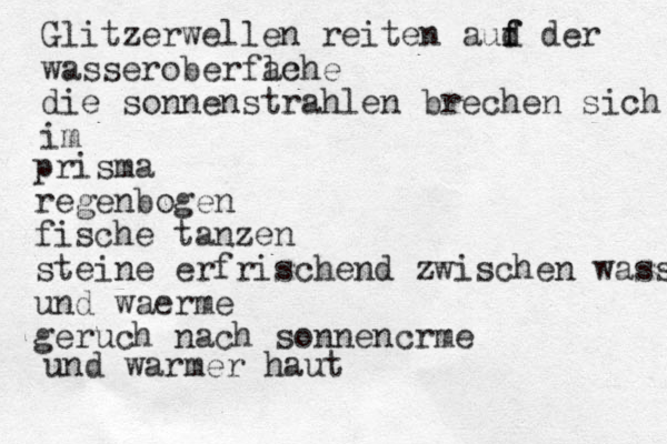 Glitzerwellen reiten aud f f der wasseroberfl che ae die sonnenstrahlen brechen sich im prisma regenbogen fische tanzen steine erfrischend zwischen wasser und w aerme geruch nach sonnencr me und warmer haut 