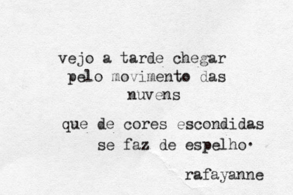 vejo a tarde chegar pelo movimento das nuvens que de cores escondidas se faz de espelho . rafayanne 