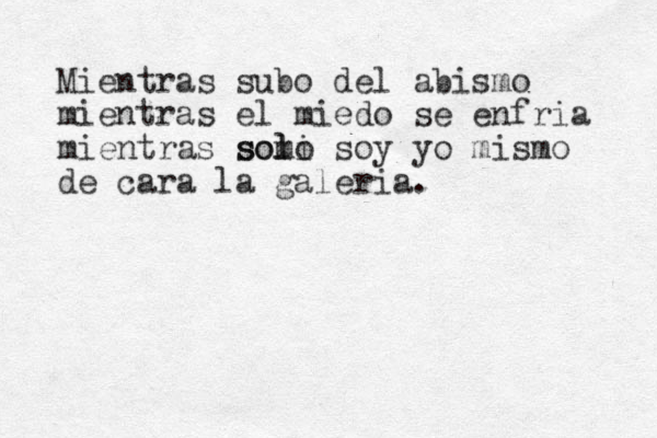 Mientras subo del abismo mientras el miedo se enfria mientras somi l solo soy yo mismo de cara la galeria. 